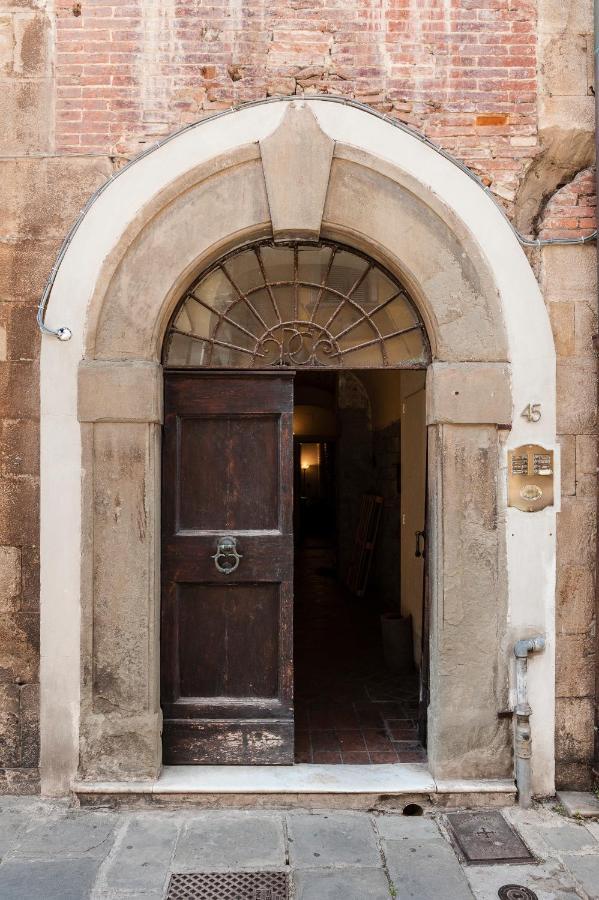 شقة Hostly - Garden House Near The Tower - Historical House With Private Garden بيزا المظهر الخارجي الصورة