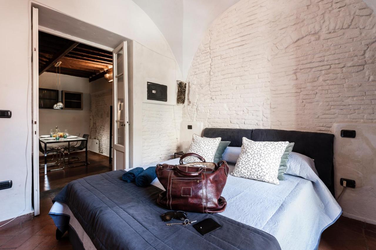 شقة Hostly - Garden House Near The Tower - Historical House With Private Garden بيزا المظهر الخارجي الصورة