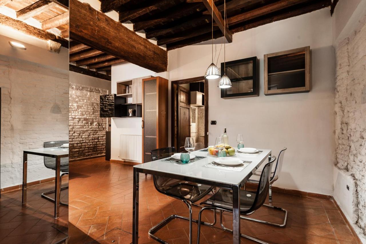 شقة Hostly - Garden House Near The Tower - Historical House With Private Garden بيزا المظهر الخارجي الصورة