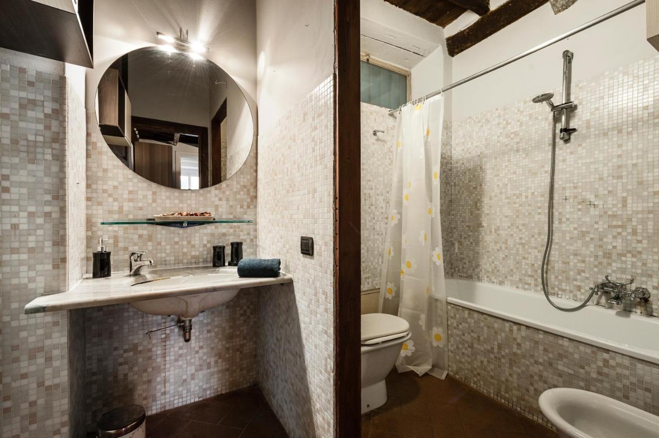 شقة Hostly - Garden House Near The Tower - Historical House With Private Garden بيزا المظهر الخارجي الصورة