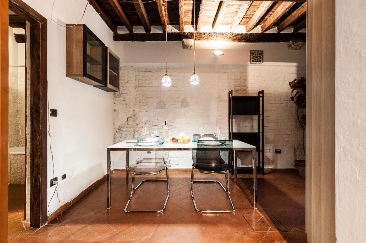 شقة Hostly - Garden House Near The Tower - Historical House With Private Garden بيزا المظهر الخارجي الصورة