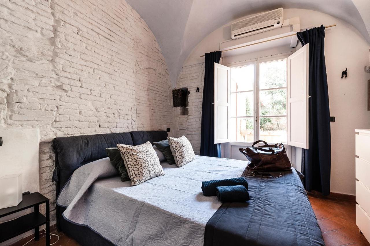 شقة Hostly - Garden House Near The Tower - Historical House With Private Garden بيزا المظهر الخارجي الصورة
